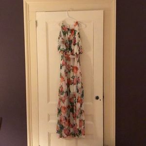 Beautiful floor length dress. Spring/ summer dress